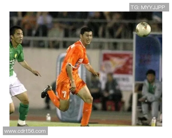 足坛最强后卫明星盘点他们的传奇故事与辉煌成就